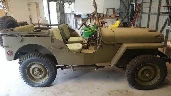 Old-Army-Willys-Jeeps-and-Parts-1