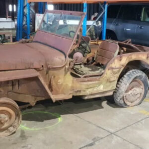 Old-Army-Willys-Jeeps-and-Parts-2