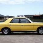 chrysler-valiant-side
